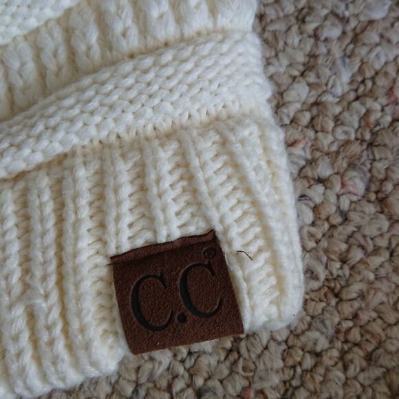 C.C exclusive Knit Cream color Beanie - A - Picture 9 of 11